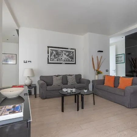 Style And Comfort In The Heart Of Apartmán